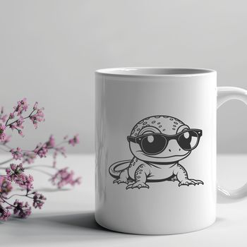 An illustration of a salamander wearing sunglasses in a cartoon style.