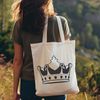 Free Vector Crown Artwork A detailed crown design made from geometric shapes and lines in a vector format.